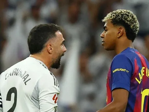 Tuyển Tây Ban Nha dập tắt nguy cơ rạn nứt sau El Clasico