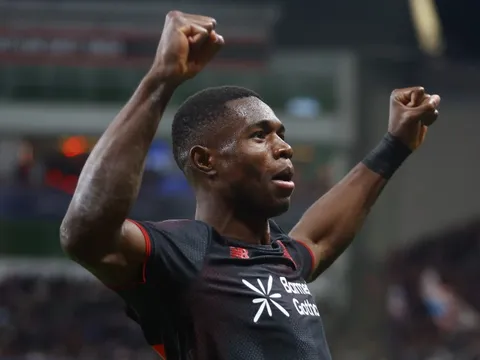 Leverkusen ngược dòng không tưởng