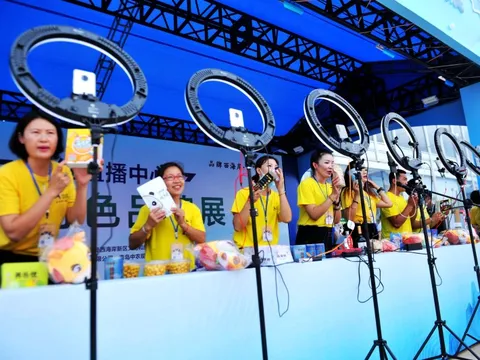 Trung Quốc yêu cầu người sáng tạo nội dung phải có bằng cấp khi bàn chuyện y học, pháp luật